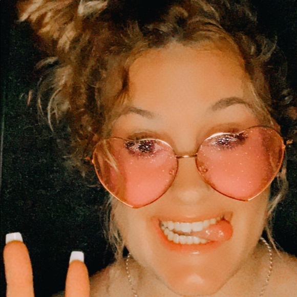 Meet your Posher, Madi - Picture 1 of 1